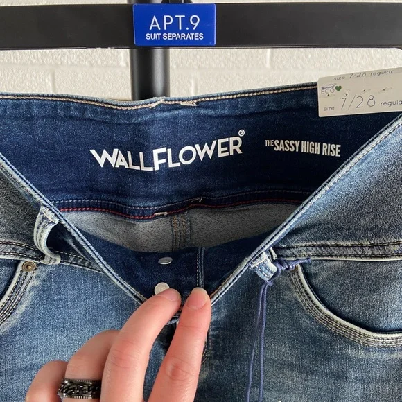 Wallflower Skinny Jeans - Picture 7 of 10